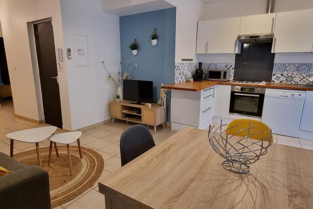 Agreable Appartement Avec 2 Places De Parking Dans Le Garage Безие Екстериор снимка