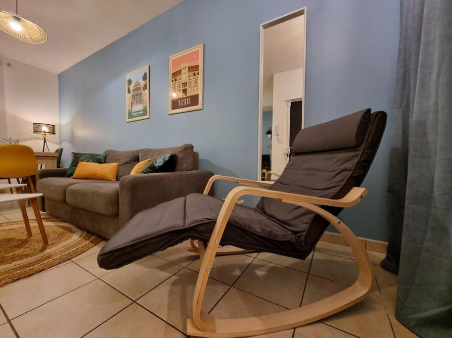 Agreable Appartement Avec 2 Places De Parking Dans Le Garage Безие Екстериор снимка
