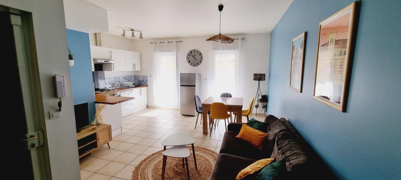 Agreable Appartement Avec 2 Places De Parking Dans Le Garage Безие Екстериор снимка