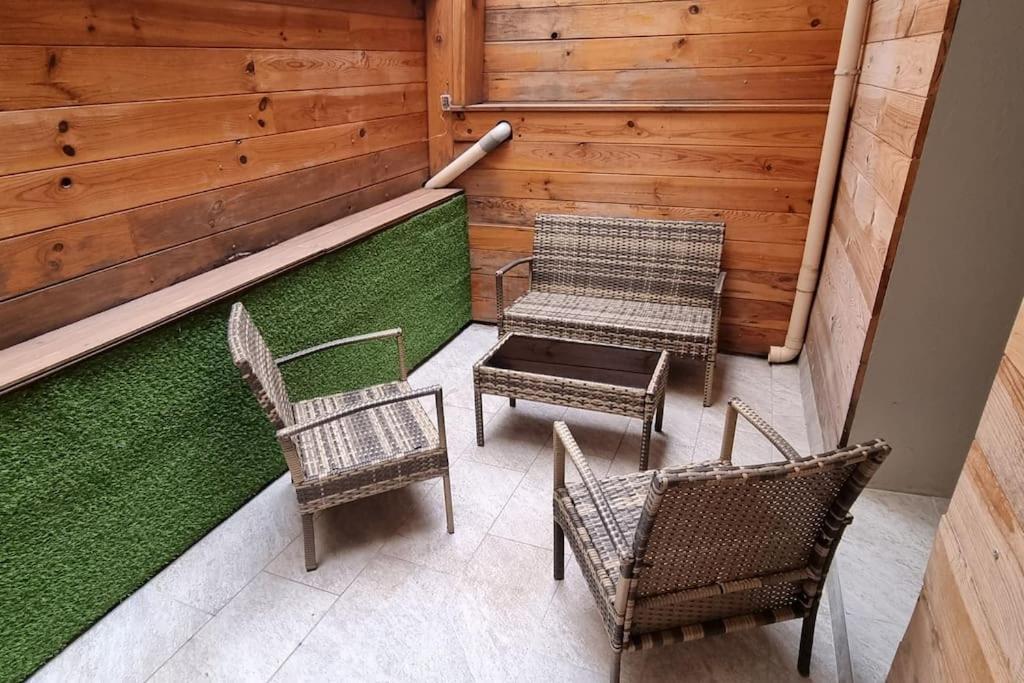 Agreable Appartement Avec 2 Places De Parking Dans Le Garage Безие Екстериор снимка