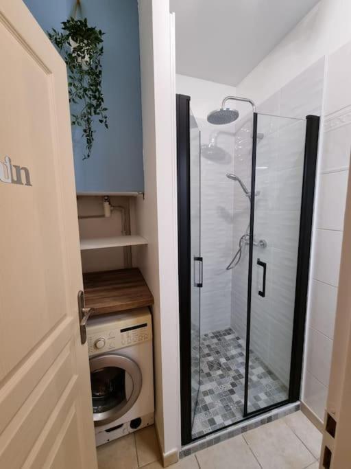 Agreable Appartement Avec 2 Places De Parking Dans Le Garage Безие Екстериор снимка