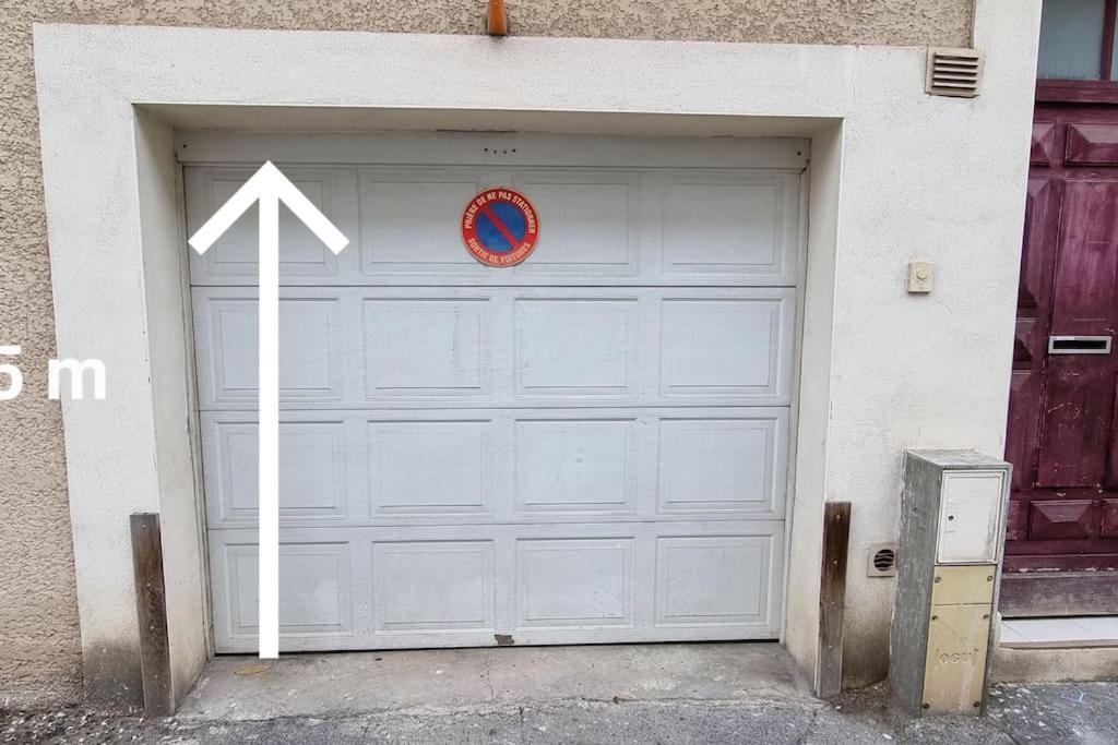 Agreable Appartement Avec 2 Places De Parking Dans Le Garage Безие Екстериор снимка